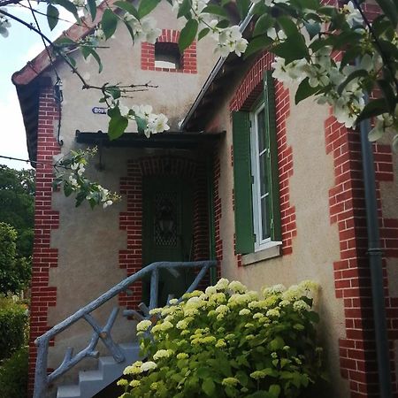 Maison " Bouton D'Or" Au Bord De L'Eau, A 10 Mn De Tours , Meuble Classe Une Etoile 圣阿韦尔坦 外观 照片